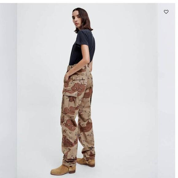 RE/DONE Upcycled Cargo Pants in Desert Camo Size Small NWT - Picture 3 of 15